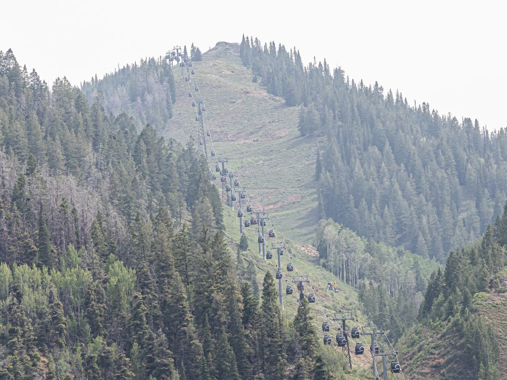Smoky skies prompt health advisories in Colorado’s mountains as wildfires balloon across the West