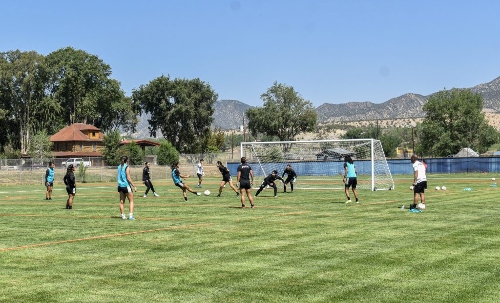 Coal Ridge hosts FC Juárez Femenil pro soccer team for preseason training