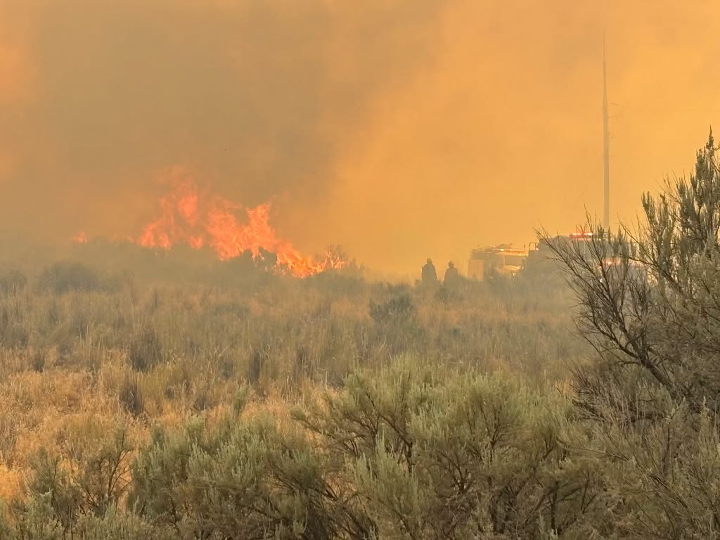Smoky skies prompt health advisories in Colorado’s mountains as wildfires balloon across the West